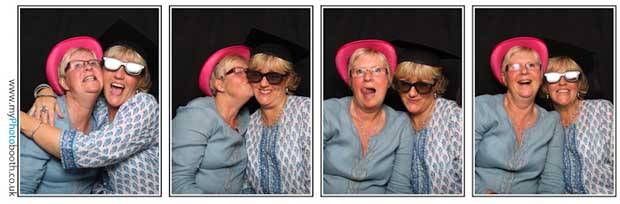 Hellen and Michele Photo Booth